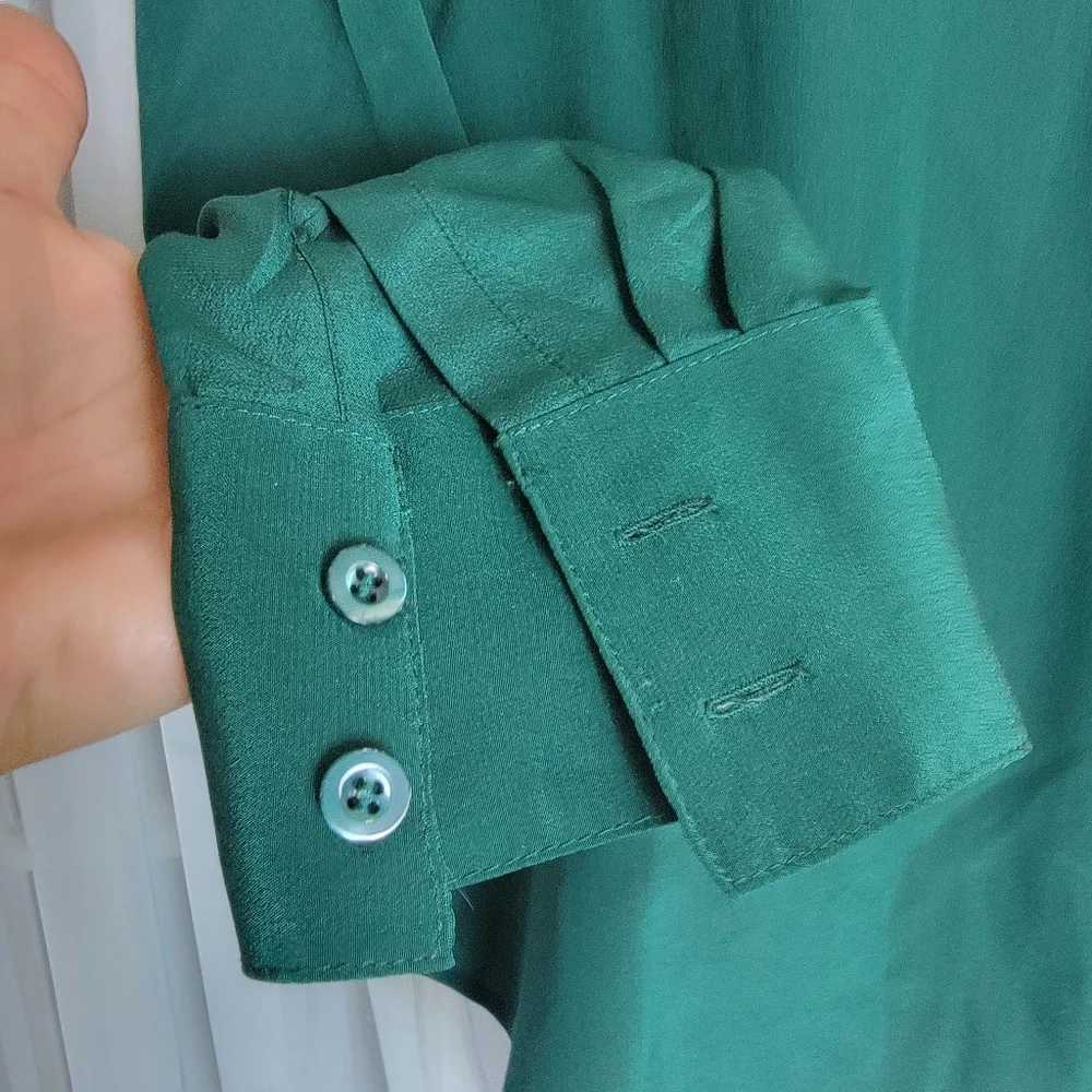 J Crew 100% Silk Emerald Green Blouse 00 XXS V Neck Long Sleeve Holiday Career